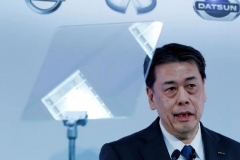 营收腰斩、利润亏损188亿，日产调整期亟待V型复苏 | 一句话点评
