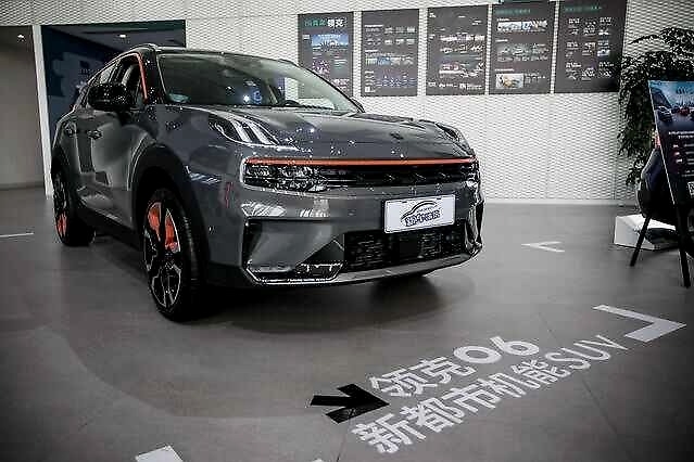 又酷又燃的新都市机能SUV，到店实拍领克06，年轻人的新选择