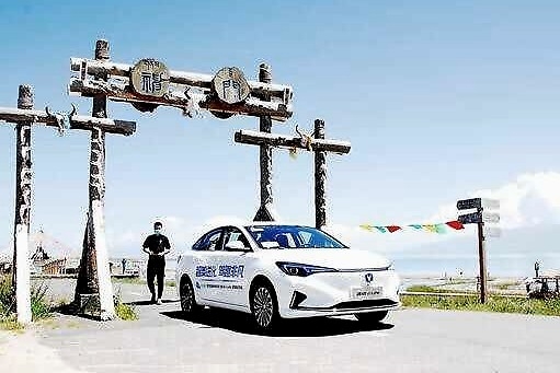 NEDC续航里程425km，环青海湖试驾长安逸动E-life