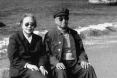 她是“最美上将夫人”，长征路上草地生孩子，现在104岁依旧健在