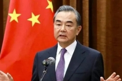 无视警告，5日夜，一架美军机突然逼近广东，王毅列出美三宗罪