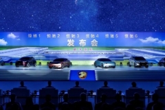 恒驰六车全球首发，“换道超车”才是背后的底层逻辑