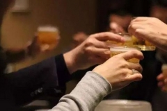 给汽车上“酒精锁”，能解决酒驾问题吗？