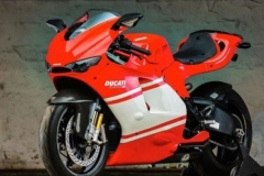 杜卡迪L4缸战车Desmosedici RR公开市售，08年的车如今卖30多万