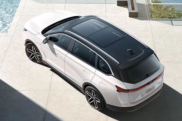 威马EX6 Plus 6座版开启预售 售价25万元左右