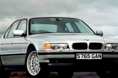 现在汽车内饰按钮越来越少，这是好事吗？