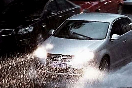 雨季开车的省钱妙招，不注意可能会损失过万