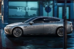 国产旗舰硬刚特斯拉，20多万究竟如何抉择？