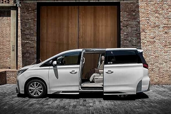 同比去年增长400%，号称国产版埃尔法，务实之选传祺GM8！