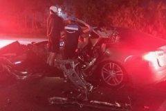 特斯拉再救车主  Model S被18轮重卡撞烂 乘客在车辆保护下幸存