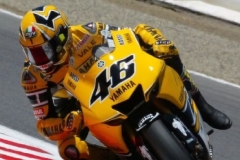 车评特辑：天上飞机地下R1，售价22.98万的雅马哈R1上赛初体验