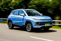 极富个性的年轻化座驾 试驾江淮嘉悦X4