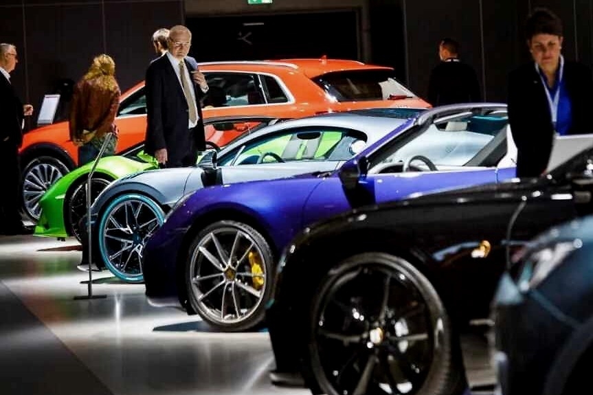 德国汽车业的“难关”：宝马、奔驰、大众上半年业绩均亏损