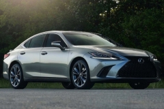 雷克萨斯ES竟然也有四驱版了 引进你会买么