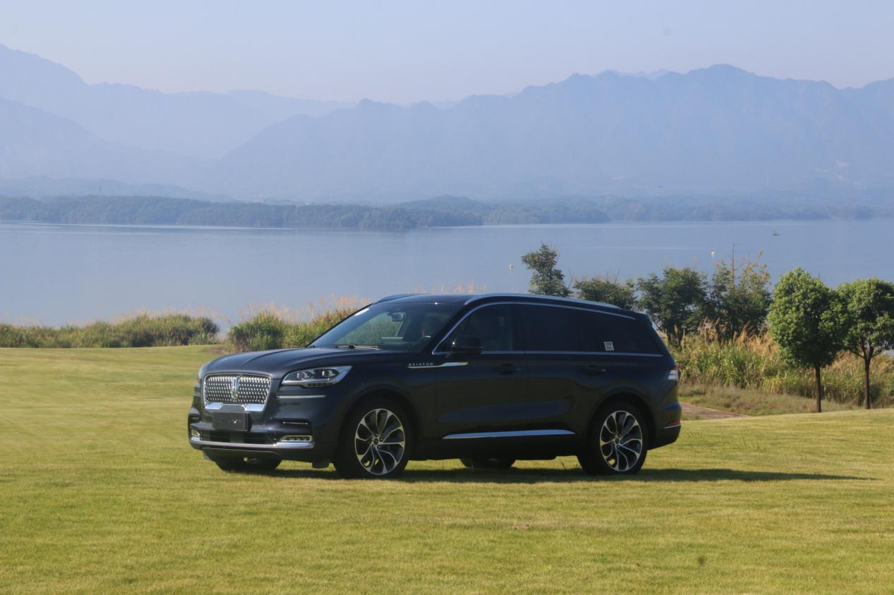 别等Q7降价了，预算70万不如看这两款SUV，都是豪车，裸车才50万