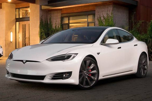 特斯拉跌下神坛！Model 3美国销量腰斩，在欧洲丢掉王座