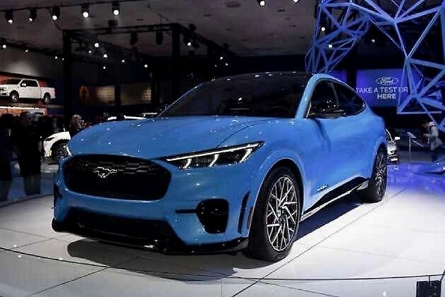 轴距超2米9，续航680km，3.5秒破百，Model Y迎最强对手，能赢？