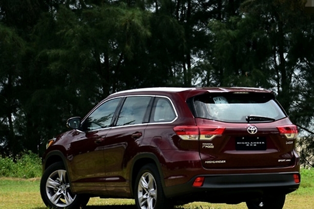 丰田汉兰达打响“价格战”，一口气跌至19万，是被市场逼的吗？