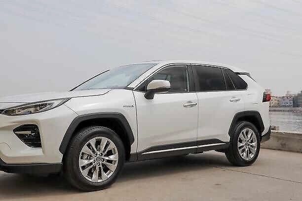 丰田又一新车成功！标配7气囊，油耗4.6L，月销10201辆