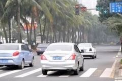 新规！绿灯起步慢罚100扣2分！网友：应该全国推行