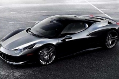 3000万法拉利停洗浴城门口，3年无人开？保安：没人敢动