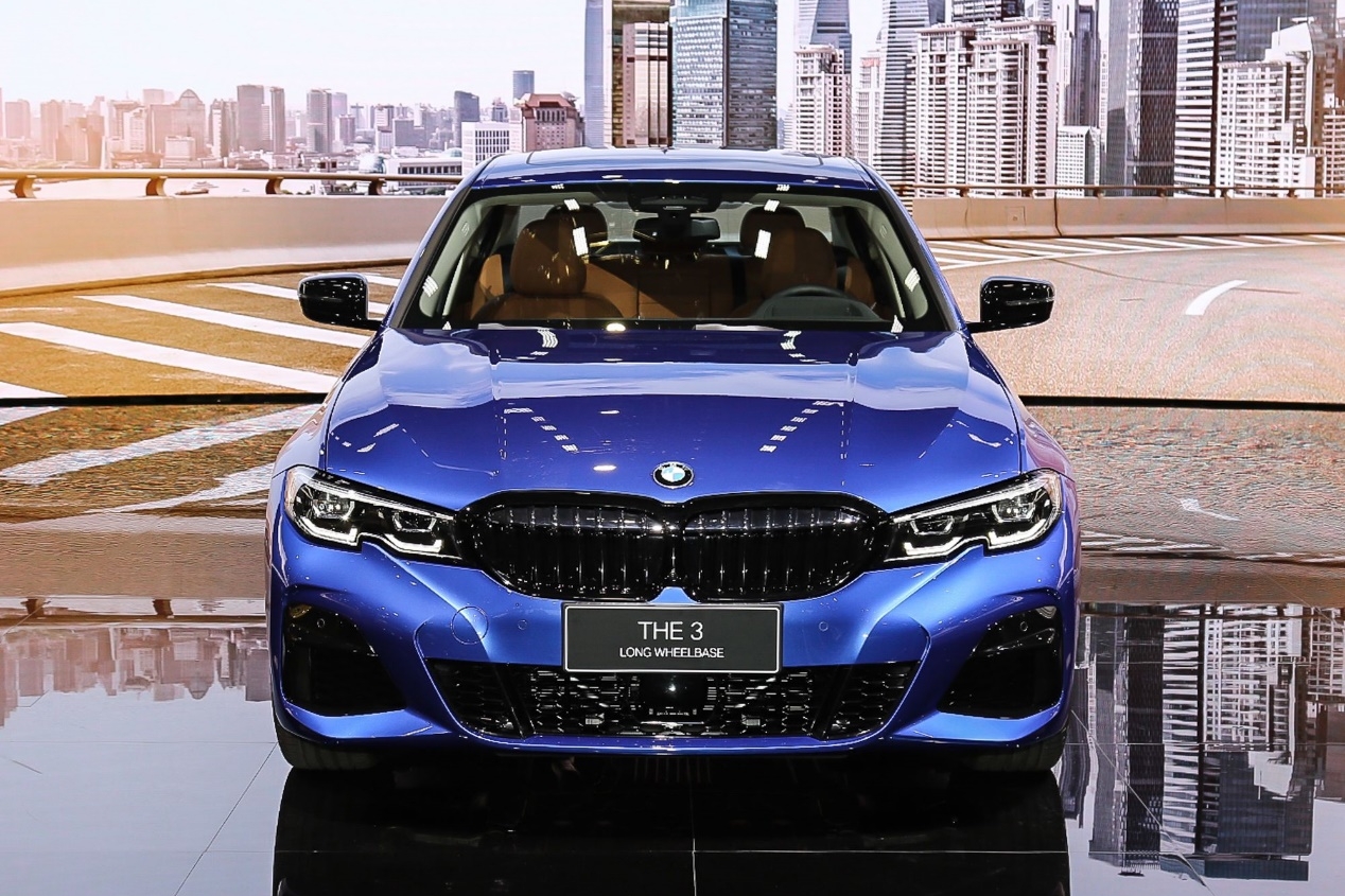 降维打击！30万豪华轿车，红旗H9、奥迪A4L、宝马3系选谁？