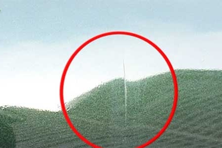 起落杆突然降下，砸中500多万的劳斯莱斯！车主说要赔偿20万