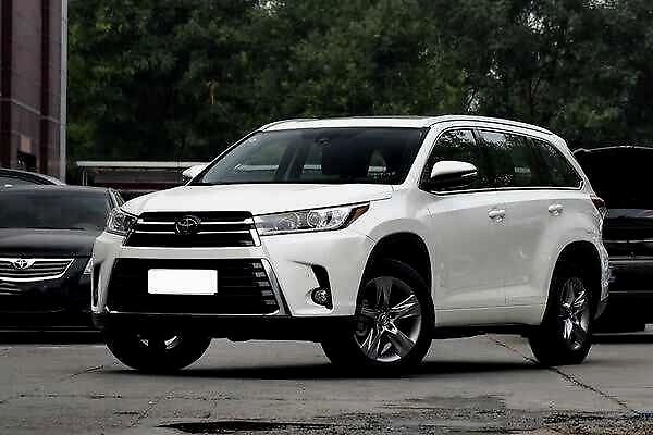 摆在汉兰达前面的3座