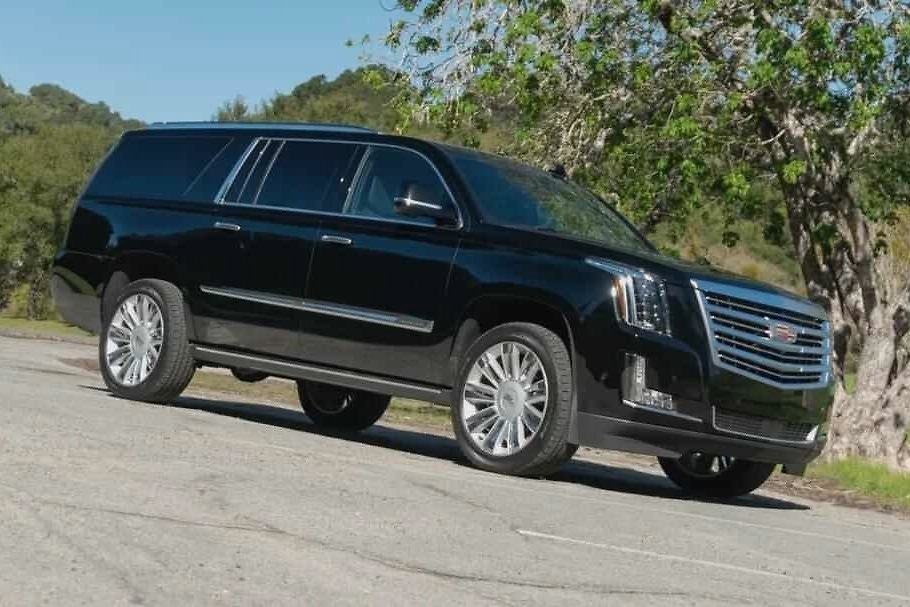 电视剧里的分裂人设：买最贵的包，开最便宜的车