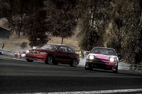 为什么有些司机在高速超车一直打左转灯？