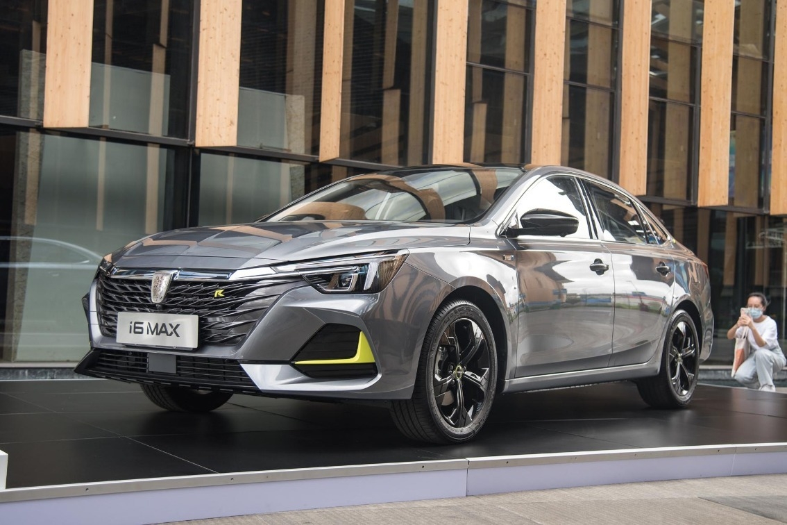 国产又一家用神车，轴距超朗逸，配特斯拉同款玻璃车顶+双独悬