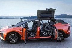 合理吗？醉汉躺斑马线上被碾身亡，司机遭索赔百万