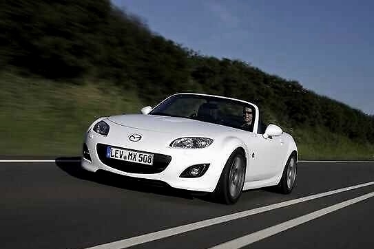 路上常见的几款跑车，只要30万？可别被相亲对象