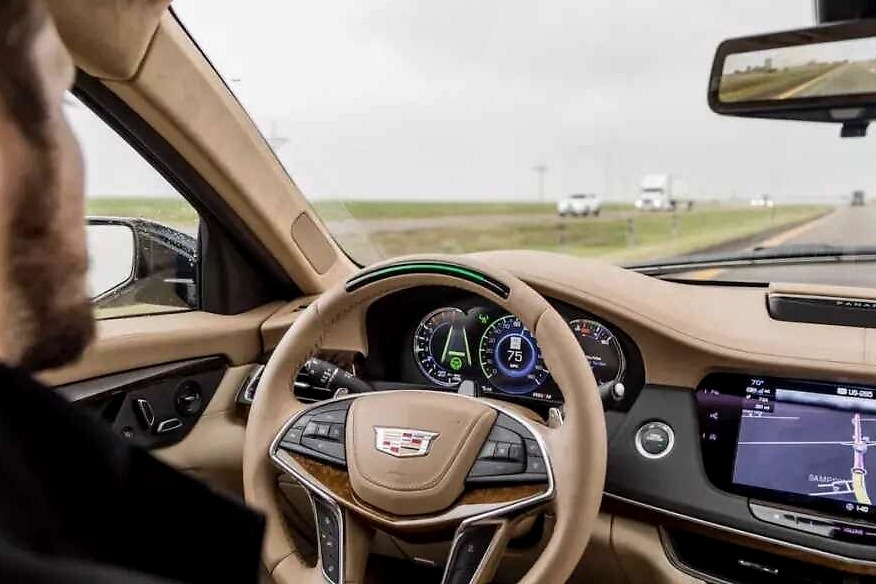 “开夜车2个半小时，双手没有碰过方向盘”，谁给的勇气？