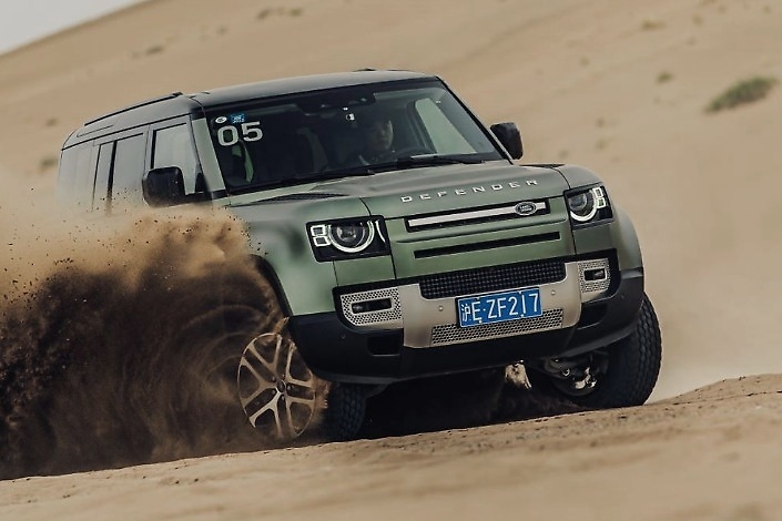 试驾路虎卫士，沙漠戈壁极限路况，9种模式还没用完就轻松征服