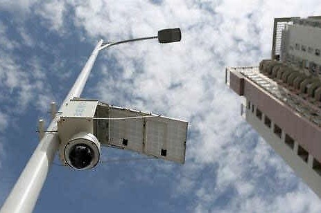 注意专拍违停的摄像头，乱停车罚2000