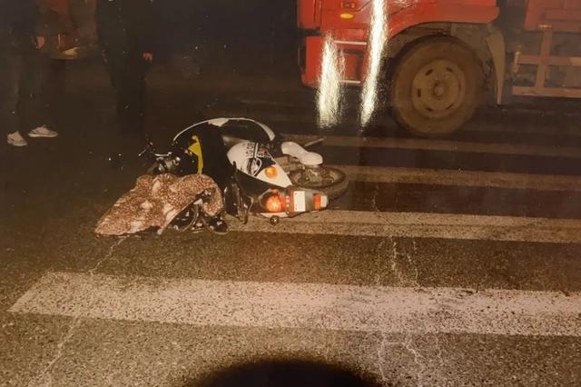 浙江杭州：同事二人醉酒后骑电动车撞上违停车辆，搭乘者重伤；搭乘者有无责任？法院判了