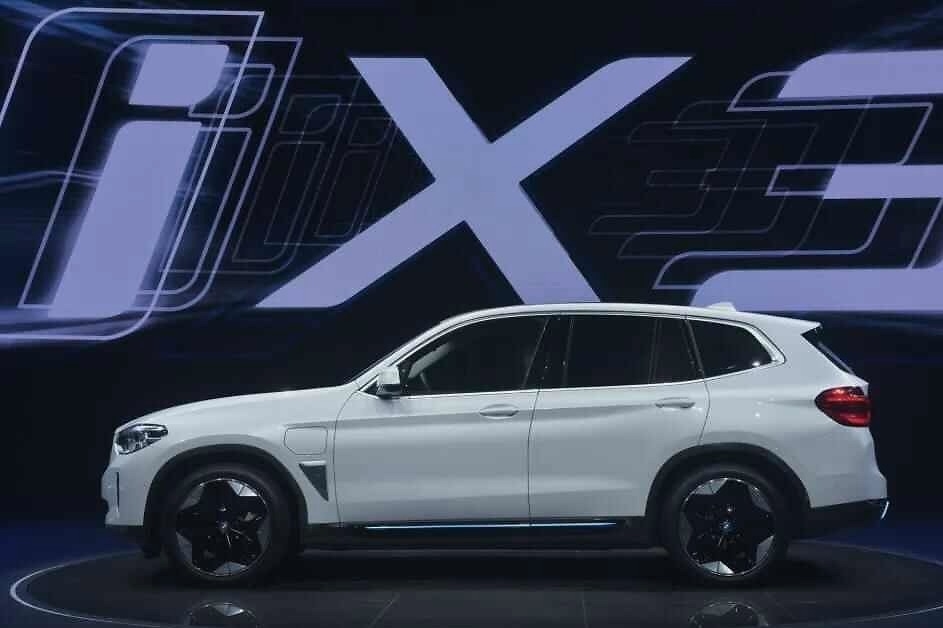 宝马最新电车上市，X5同款前脸霸气有面子，比奔驰EQC便宜！