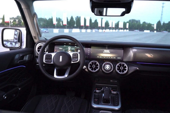 坦克300内饰官图曝光 豪华感不输奔驰大G