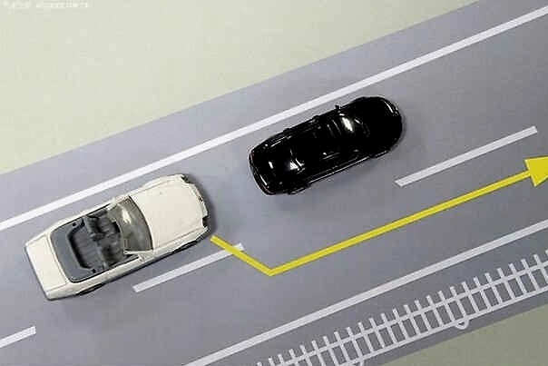 到底什么才是右侧超车，你真的懂吗？这些情况都不算