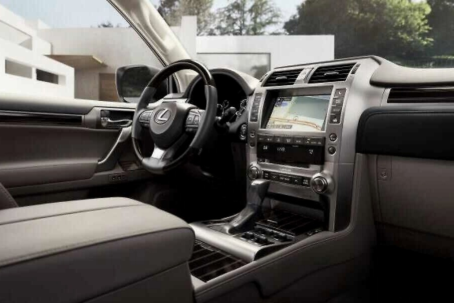 普拉多告别中国市场 可“同门兄弟”来了 4.6L V8 香不？