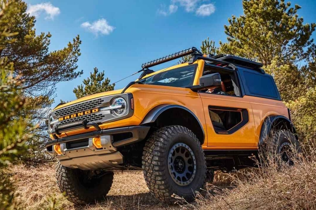 2021款福特Bronco，复古外观与现代化内饰相得益彰，帅的一塌糊涂
