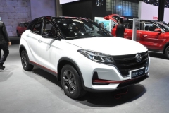 东风风光500亮相北京车展 年轻运动风/预计10月上市