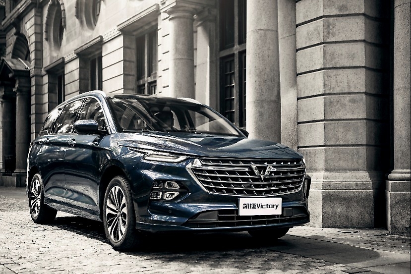 大四座家用车五菱凯捷预售，这价格你定吗？