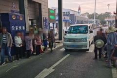 假期着急返乡乘坐超员车？交警提醒：千万别拿自己生命开玩笑