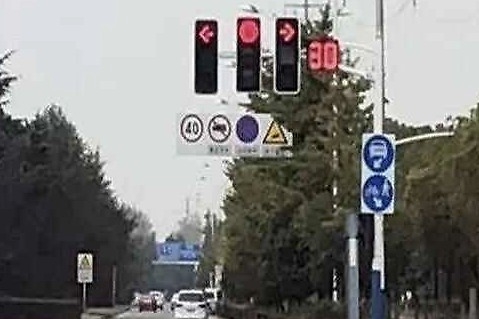 中国城市的交通为啥如此拥挤，是因为真的车道太少了吗？