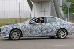 2022款奔驰C级路试谍照曝光 或于明年亮相