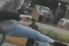 车漫动图：高手在民间，打工人开摩托，开出请勿模仿的节奏