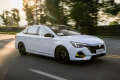 性能超强 动静皆宜 试驾7.2s破百的荣威ei6 MAX