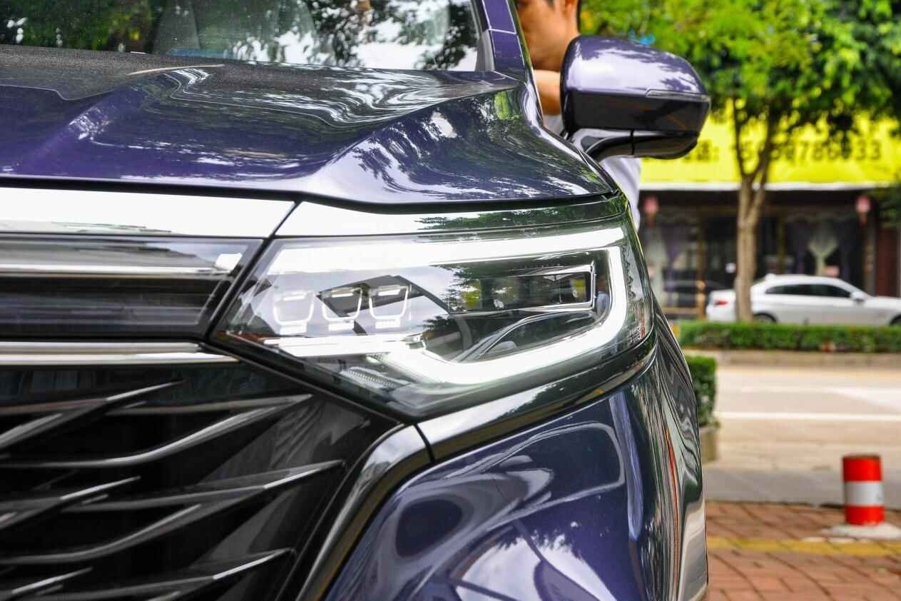 国产MPV真的是越做越好！轴距3米+后排头等舱，气场不输埃尔法